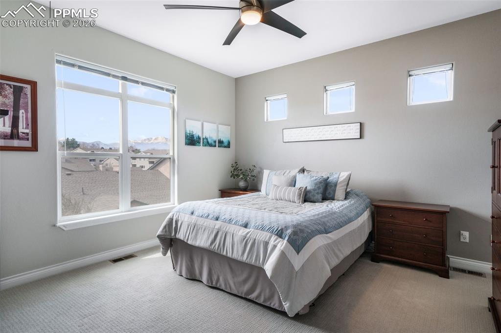 Image 27 of 50: Bedroom