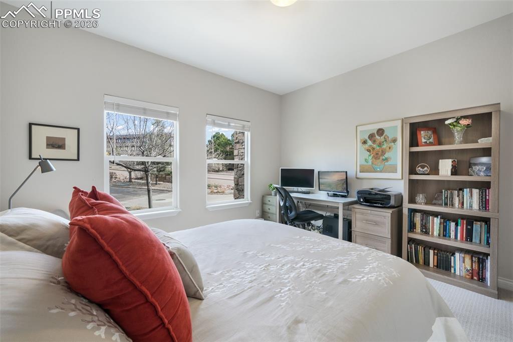 Image 31 of 50: Bathroom