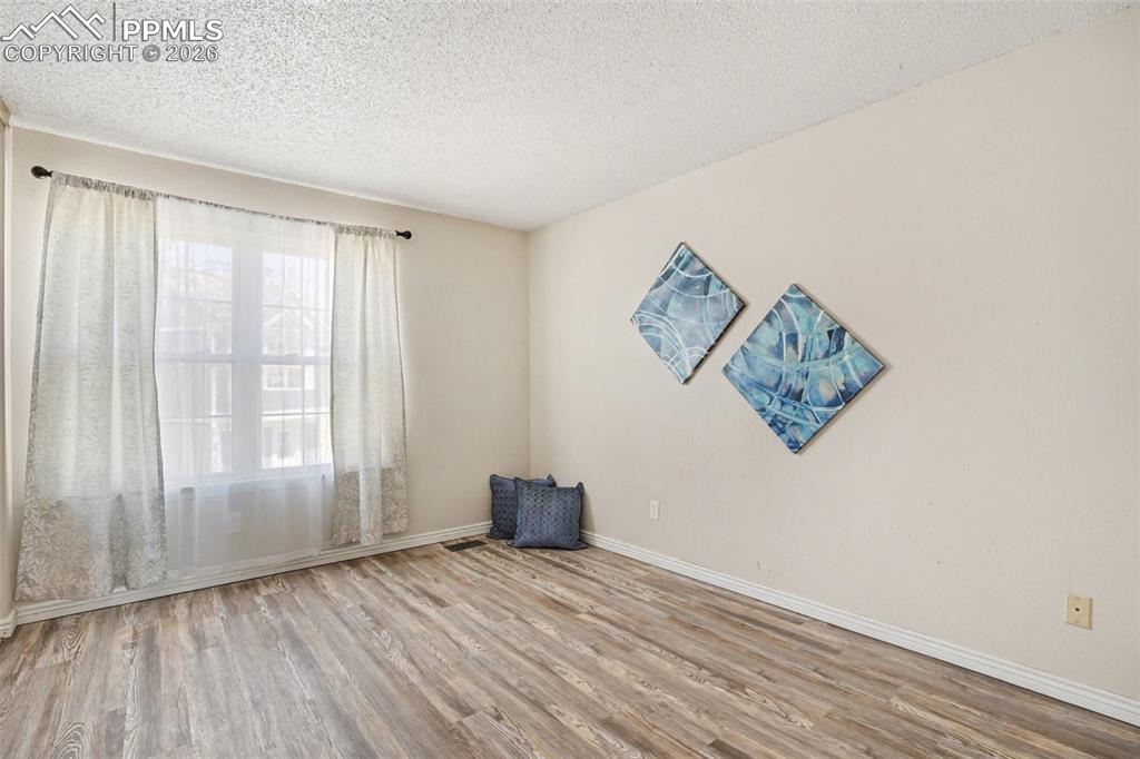 Image 11 of 25: Large windows for tons of natural light!