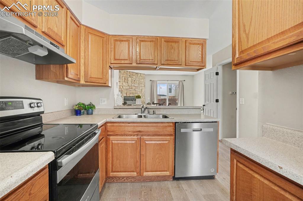 Image 6 of 25: Tons of cabinets for storage