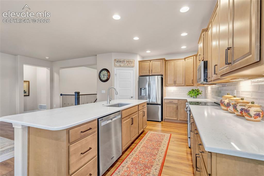 Image 14 of 49: Kitchen