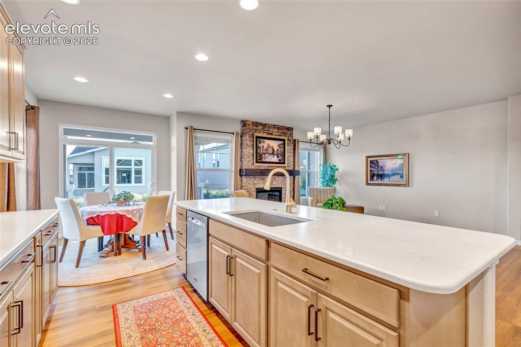 Image 15 of 49: Kitchen