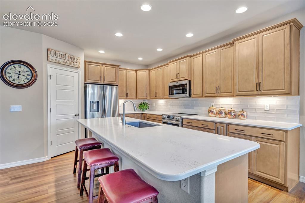 Image 19 of 49: Kitchen