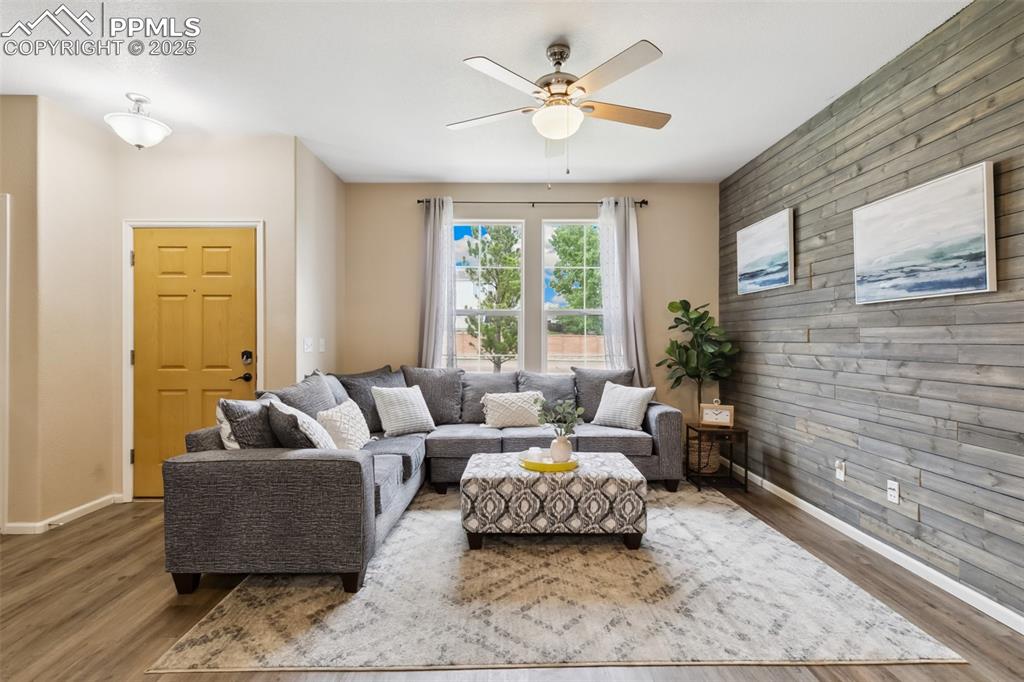 Image 5 of 29: Abundance of Natural Light