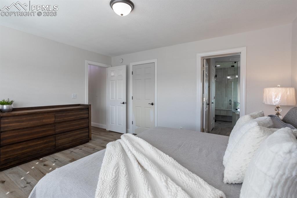 Image 21 of 50: Ensuite 5-piece bathroom, 2 walk-in closets (His/Hers)