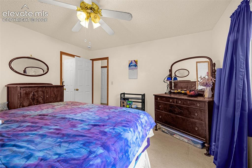 Image 14 of 26: Bedroom