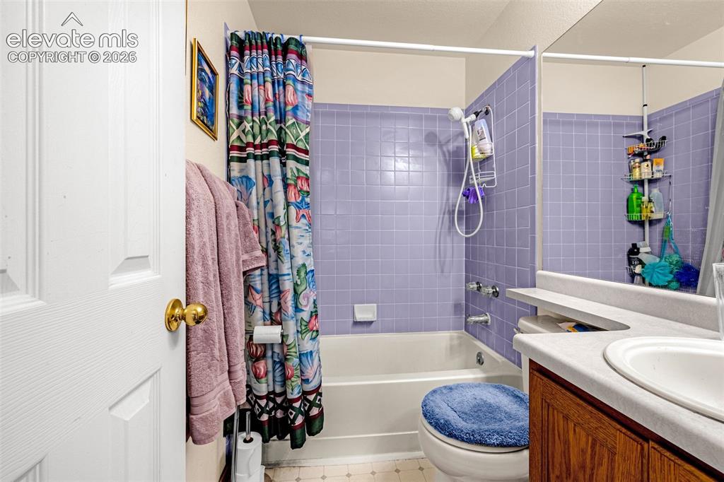 Image 15 of 26: Bathroom