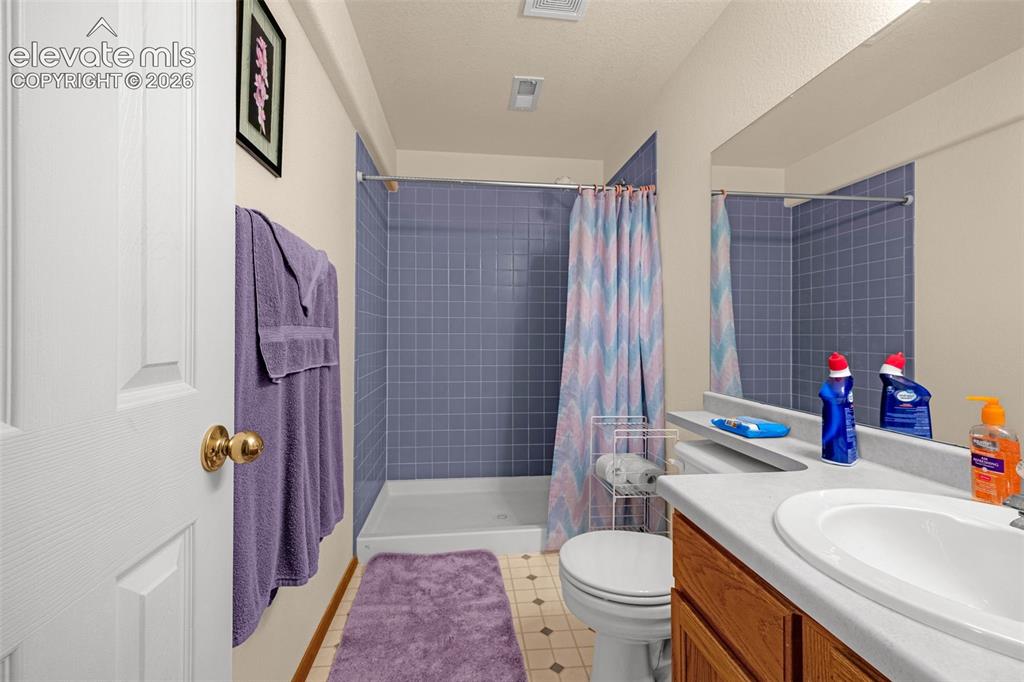 Image 24 of 26: Bathroom