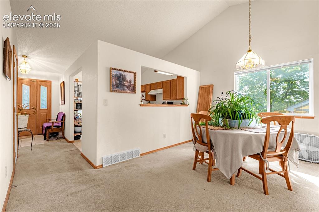 Image 6 of 26: Dining Area