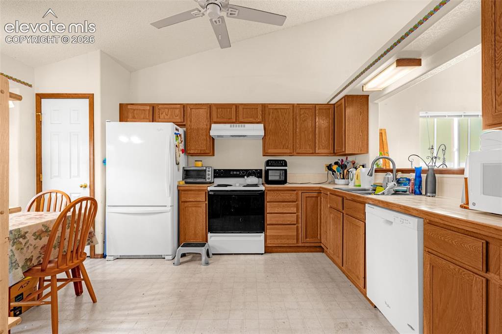 Image 7 of 26: Kitchen