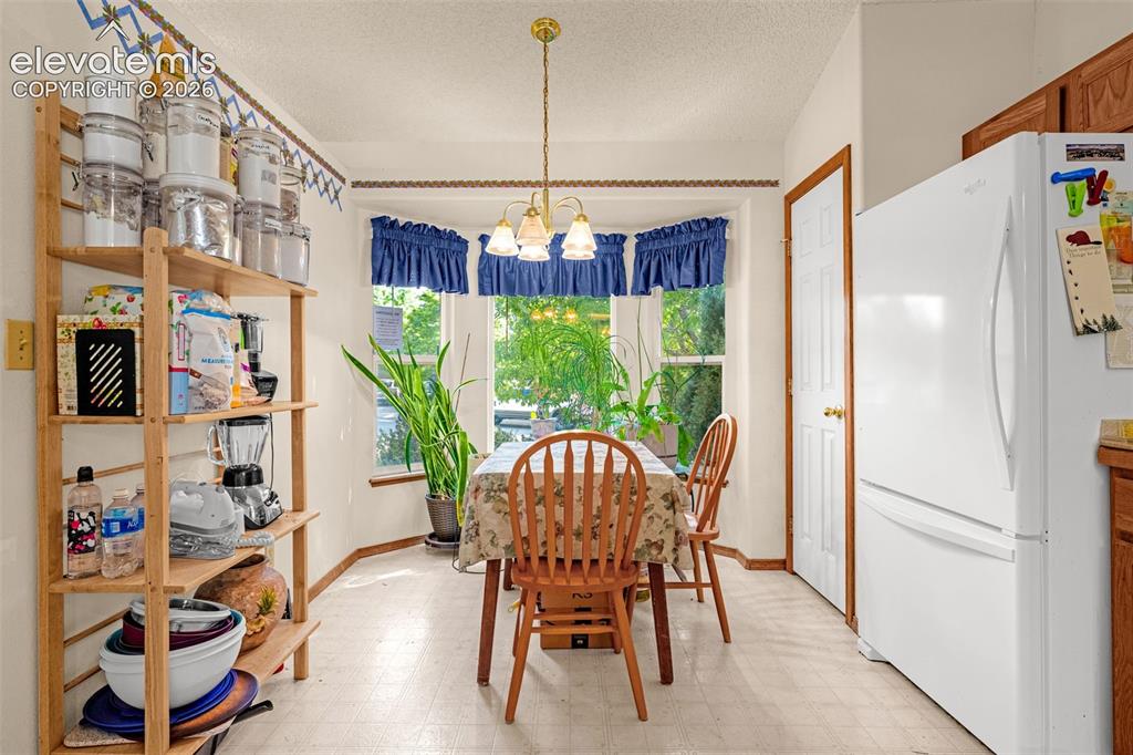 Image 9 of 26: Dining Area