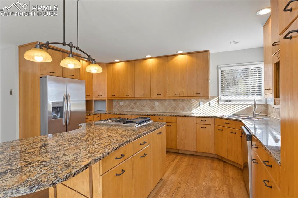 Image 10 of 35: Kitchen