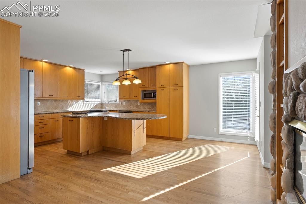 Image 9 of 35: Kitchen