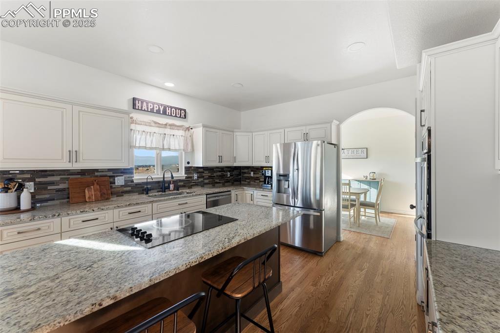 Image 11 of 50: Kitchen