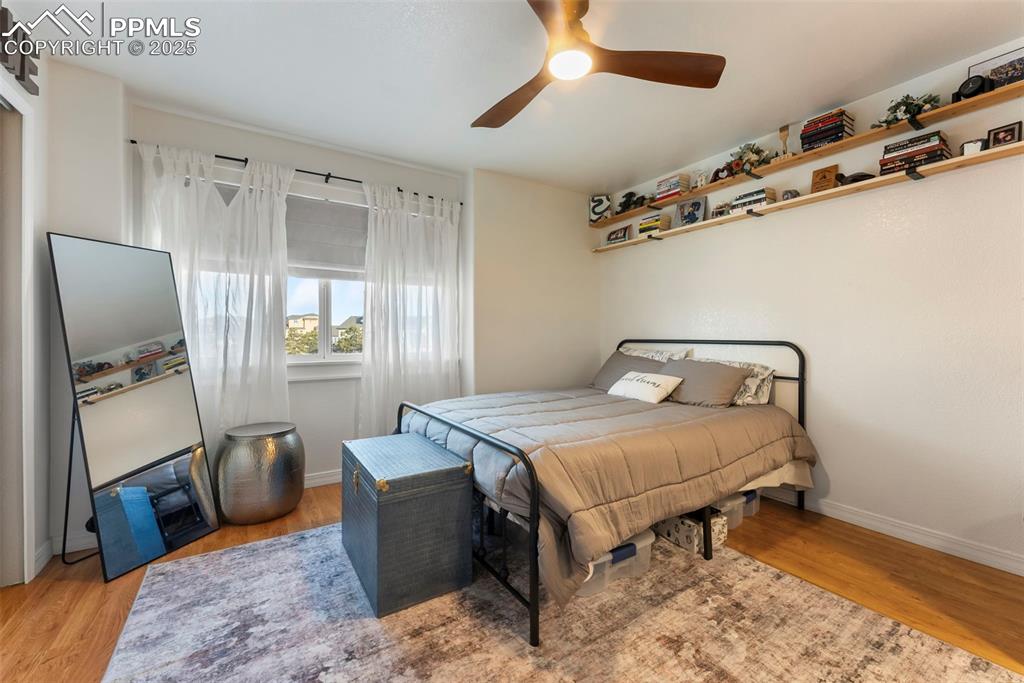 Image 22 of 50: Bedroom