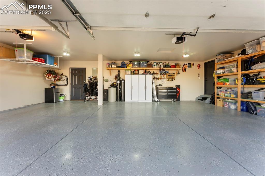 Image 29 of 50: Garage