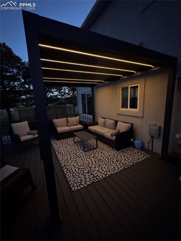 Image 35 of 50: Deck