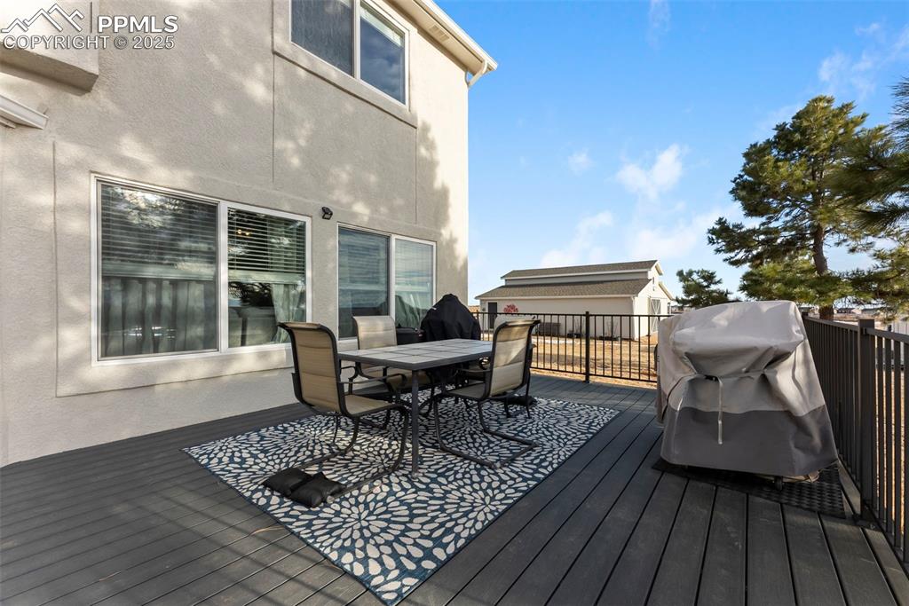 Image 36 of 50: Deck