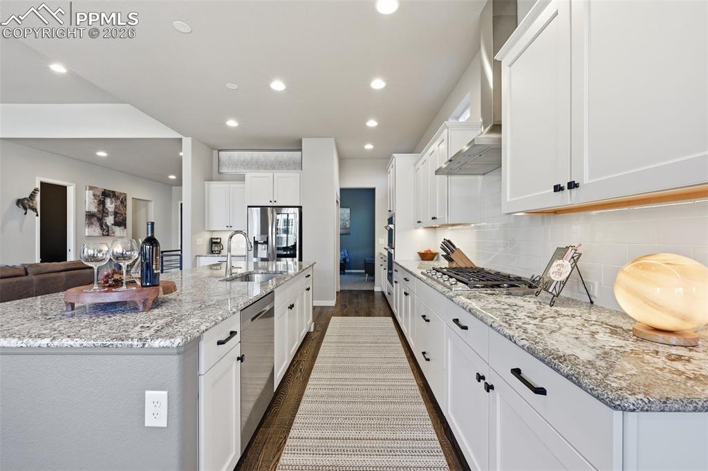 Image 14 of 48: Kitchen