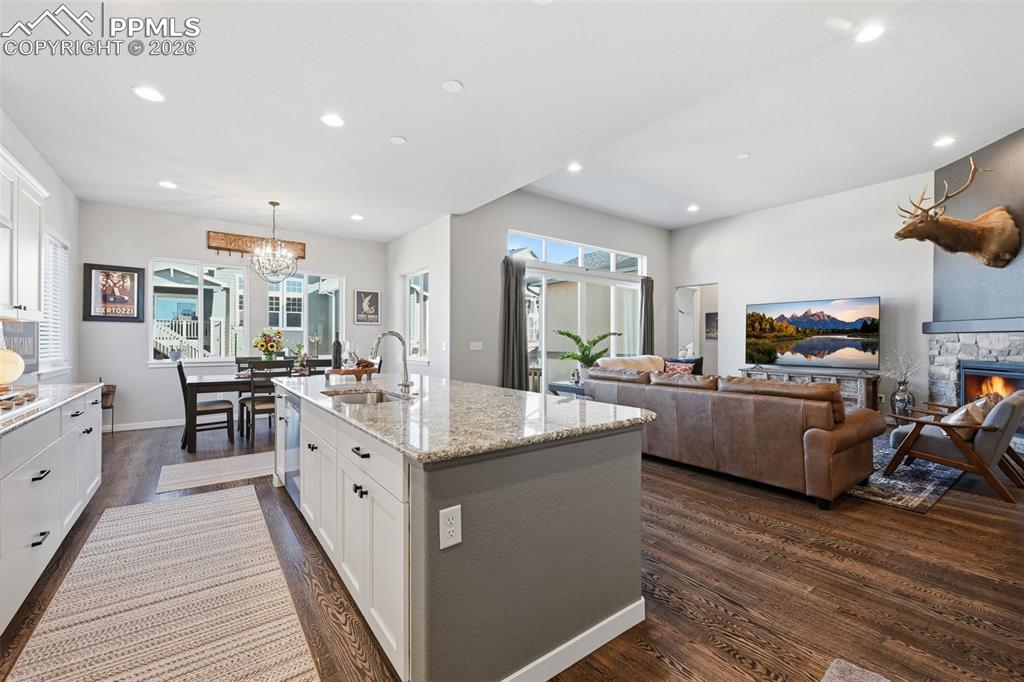 Image 16 of 48: Kitchen