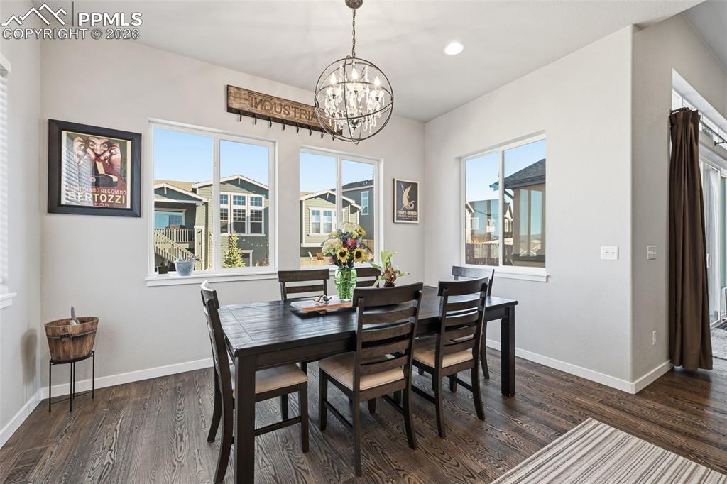 Image 19 of 48: Dining Area