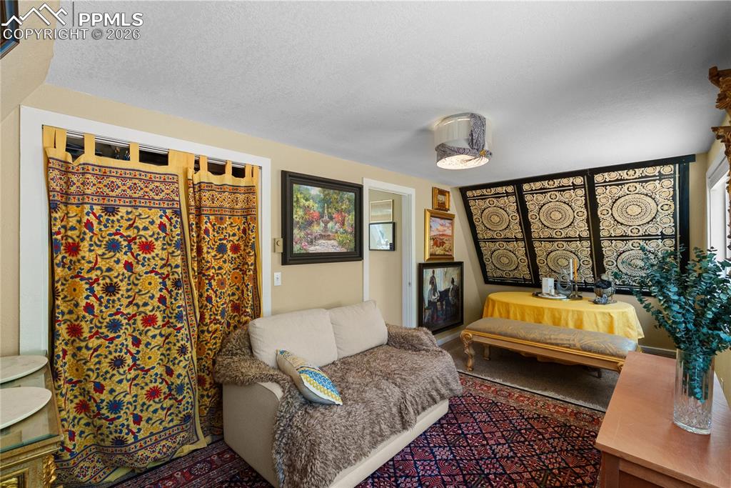 Image 14 of 32: Bedroom