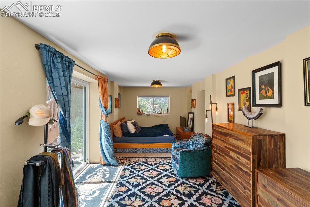 Image 17 of 32: Bedroom