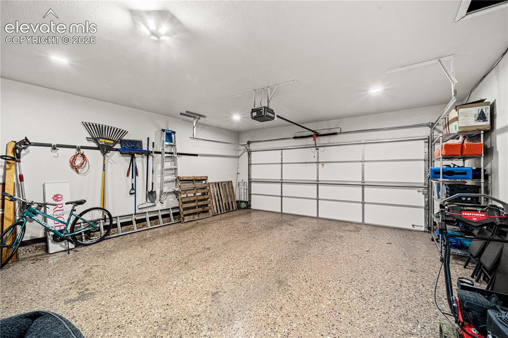 Image 24 of 28: Garage