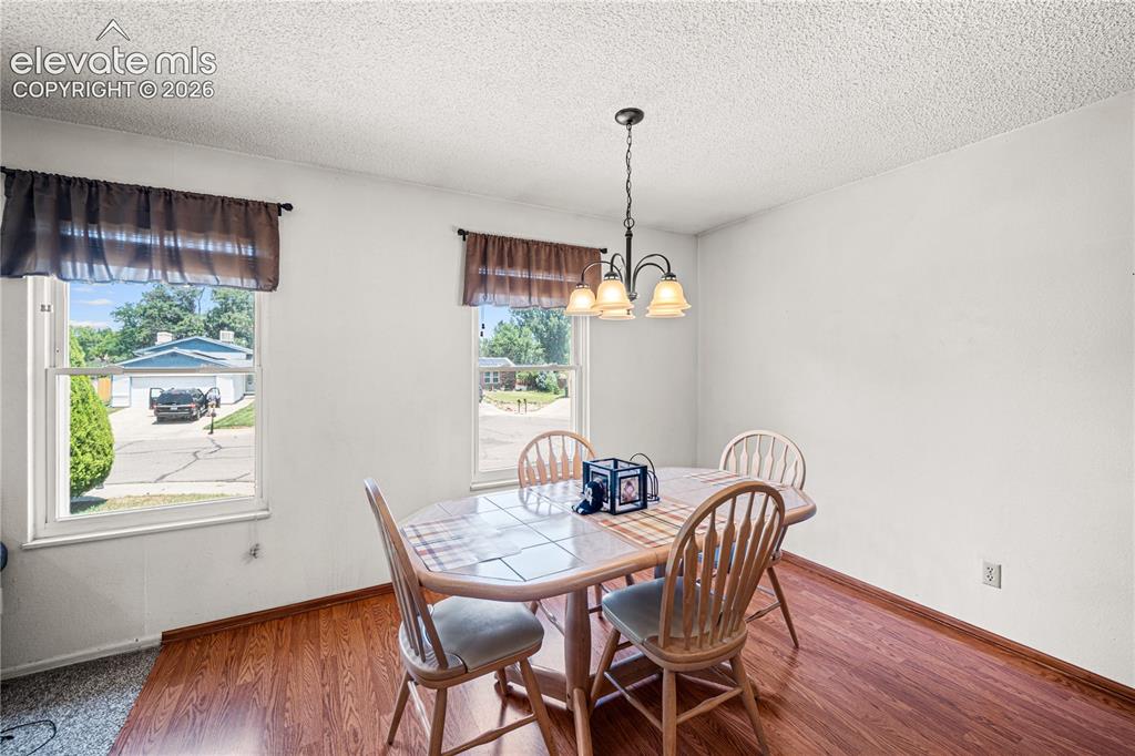 Image 7 of 28: Dining Area