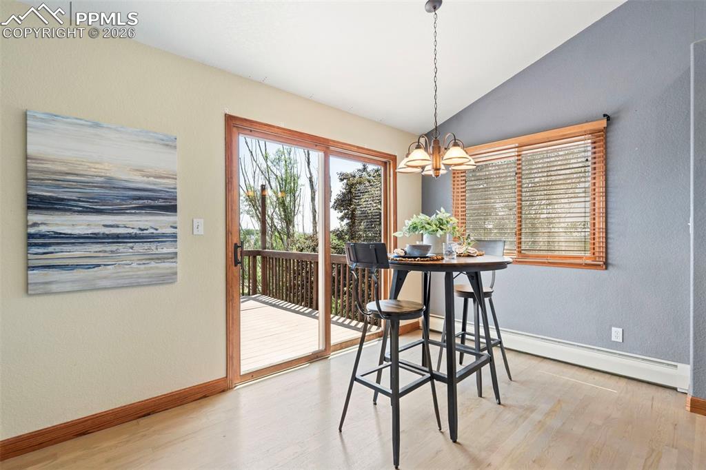 Image 15 of 35: Dining Area