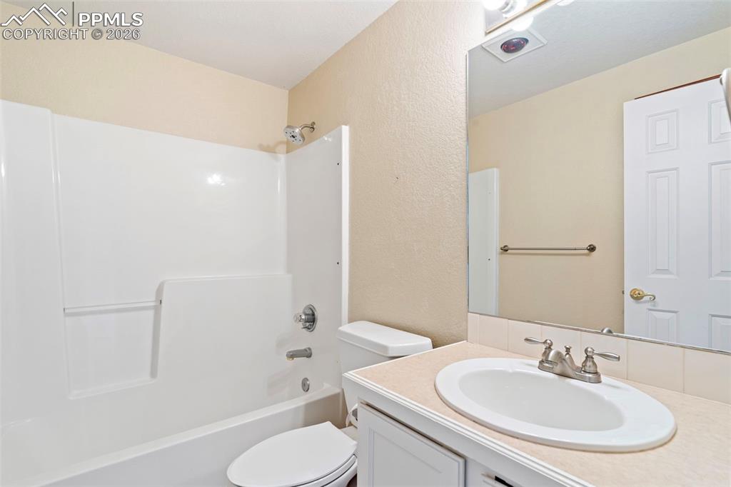 Image 28 of 35: Bathroom