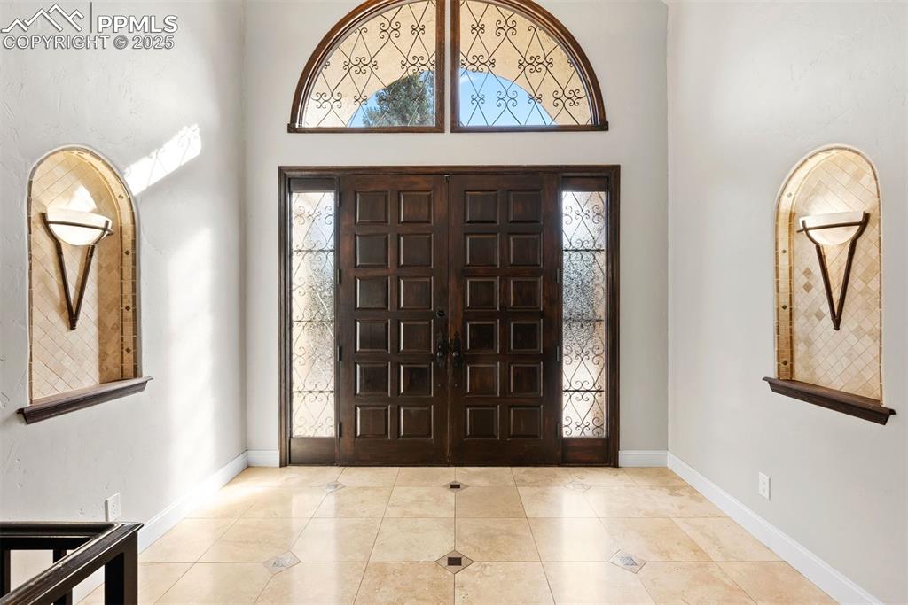 Image 18 of 49: Entry