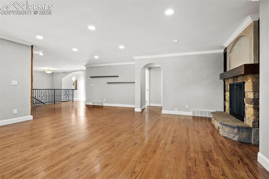 Image 24 of 49: Living Room