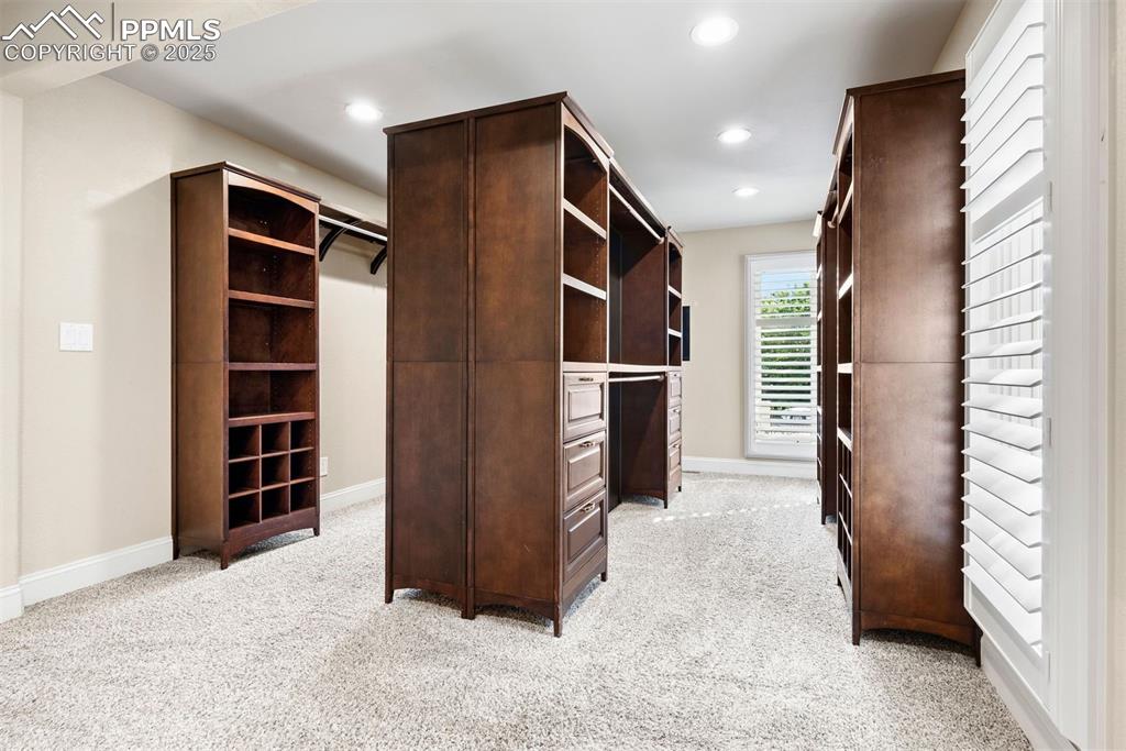 Image 29 of 49: Closet