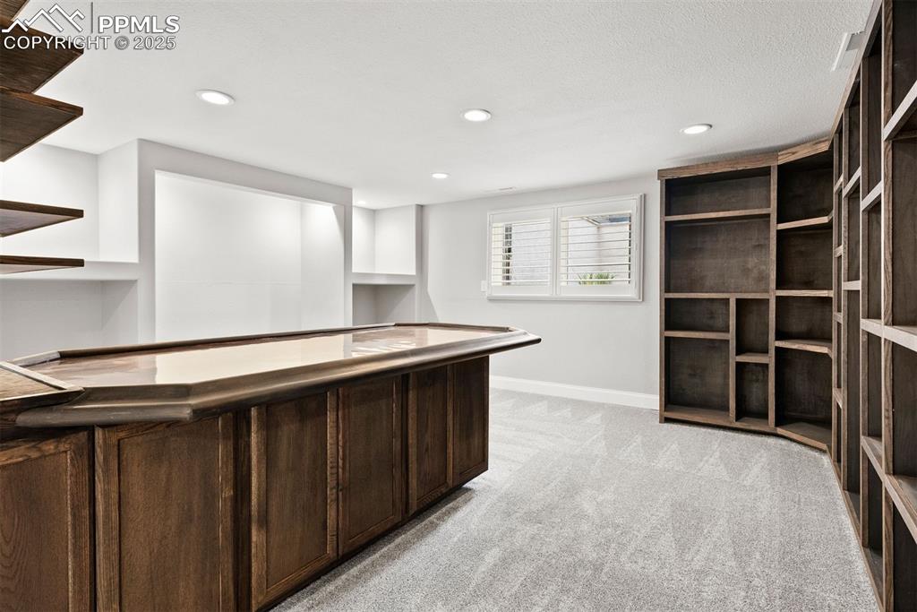 Image 34 of 49: Closet