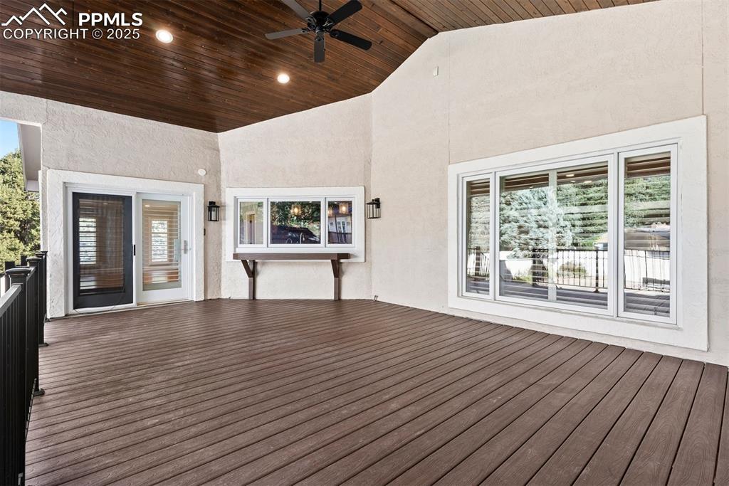 Image 41 of 49: Deck