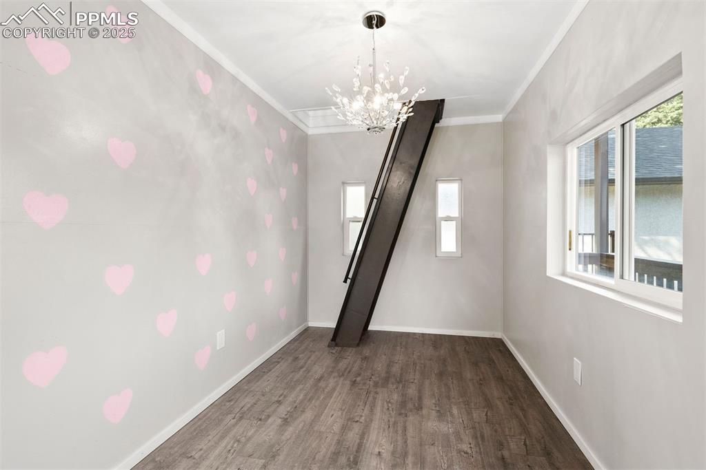 Image 45 of 49: Dining Area