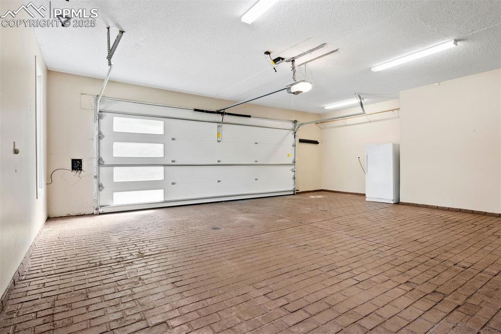 Image 5 of 49: Garage