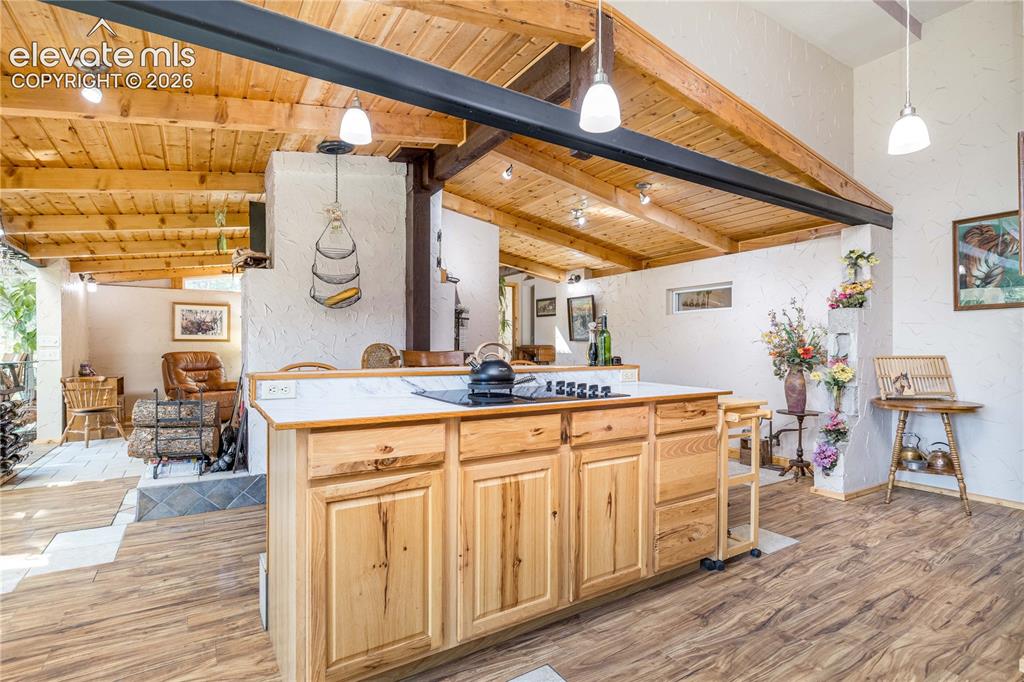 Image 8 of 47: Kitchen