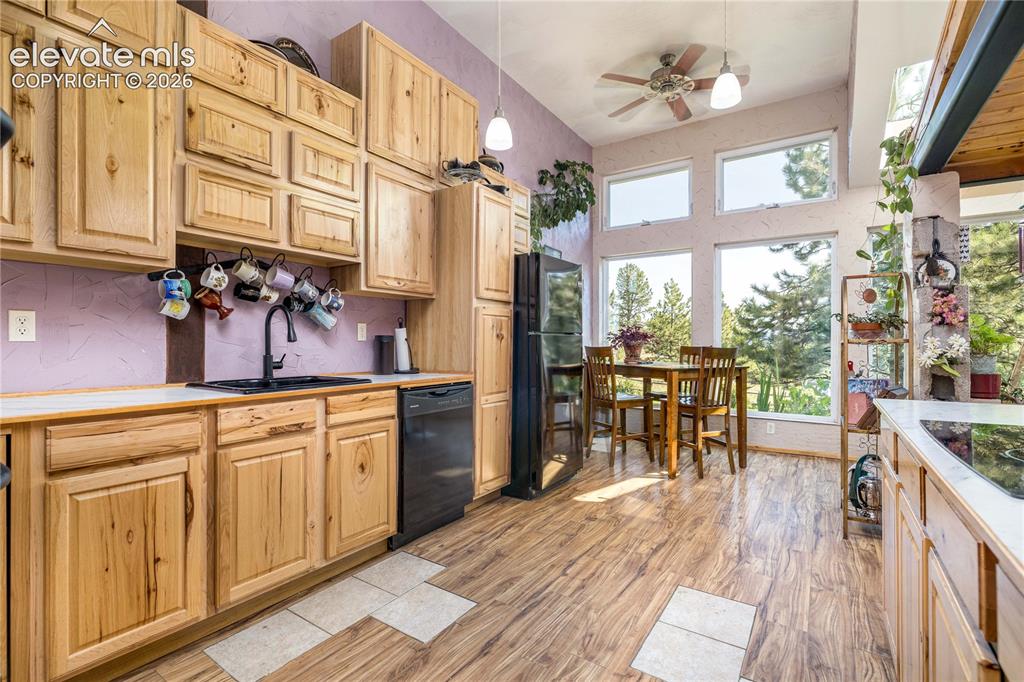 Image 9 of 47: Kitchen