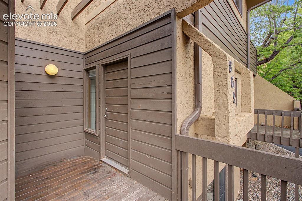 Image 3 of 29: Deck