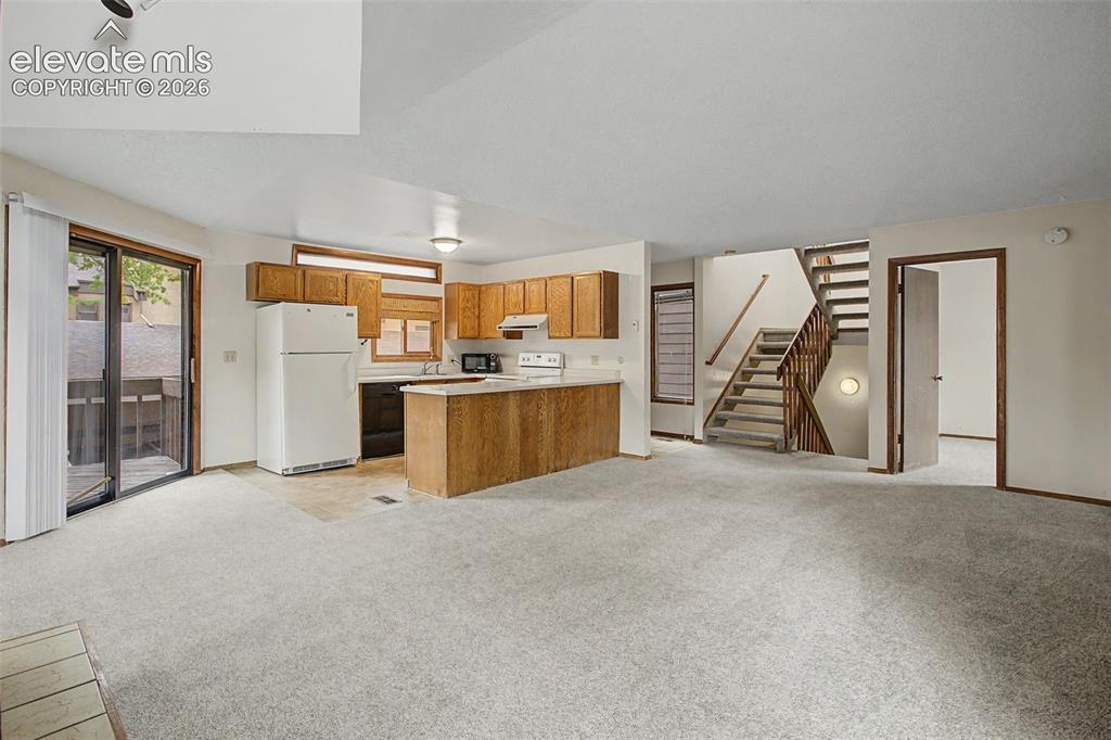 Image 6 of 29: Kitchen