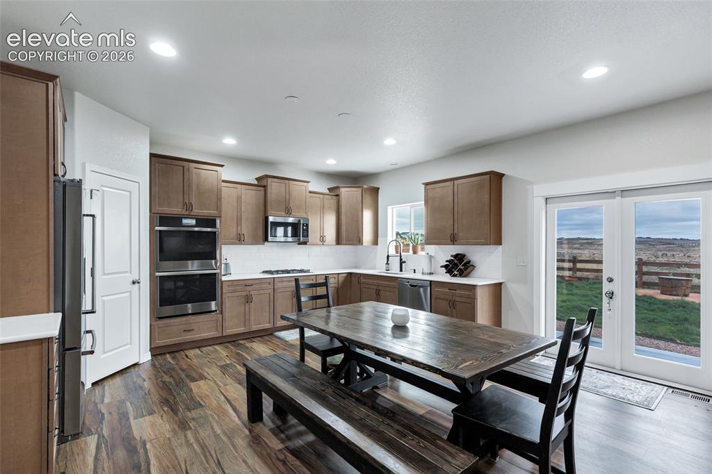 Image 11 of 38: Dining Area
