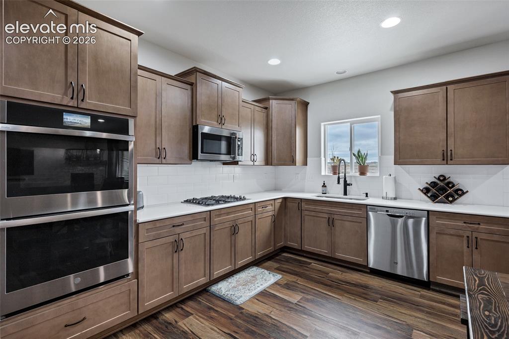 Image 12 of 38: Kitchen