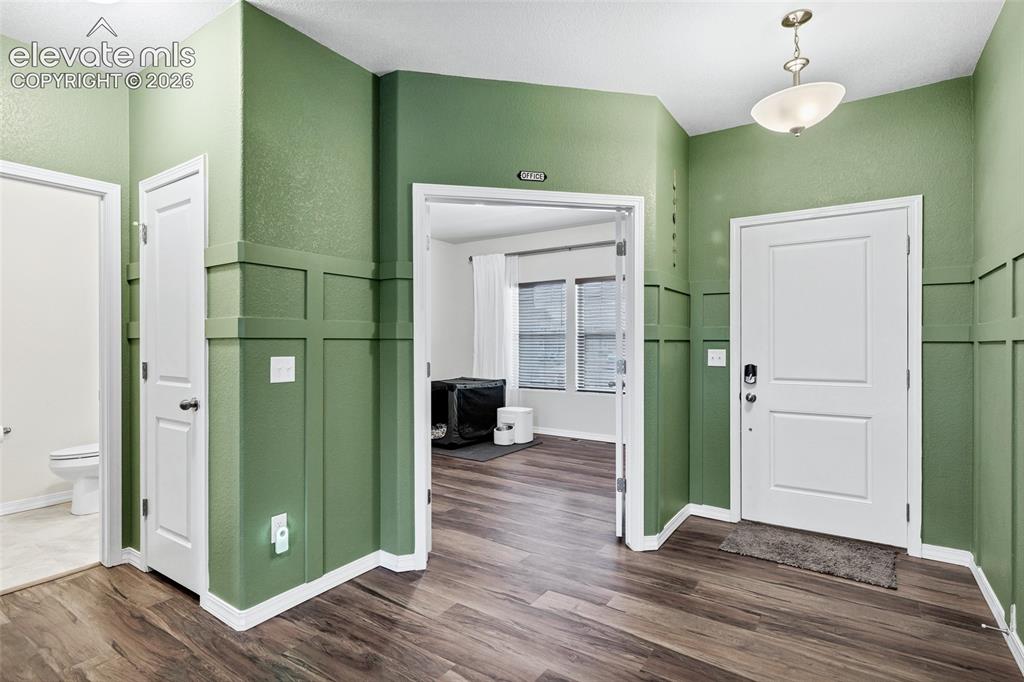 Image 4 of 38: Entry