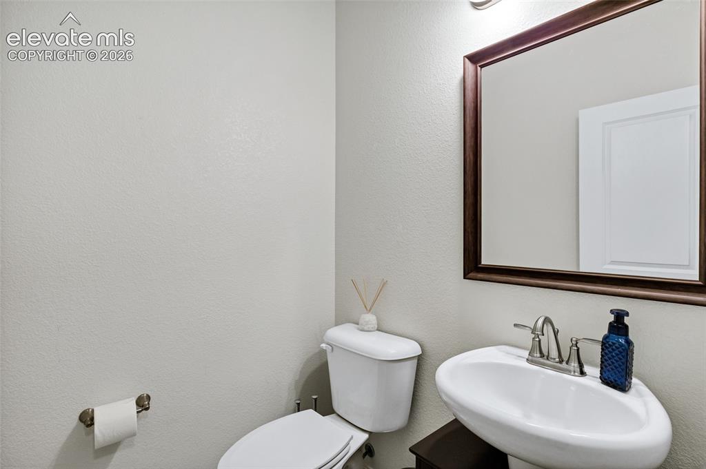 Image 6 of 38: Bathroom