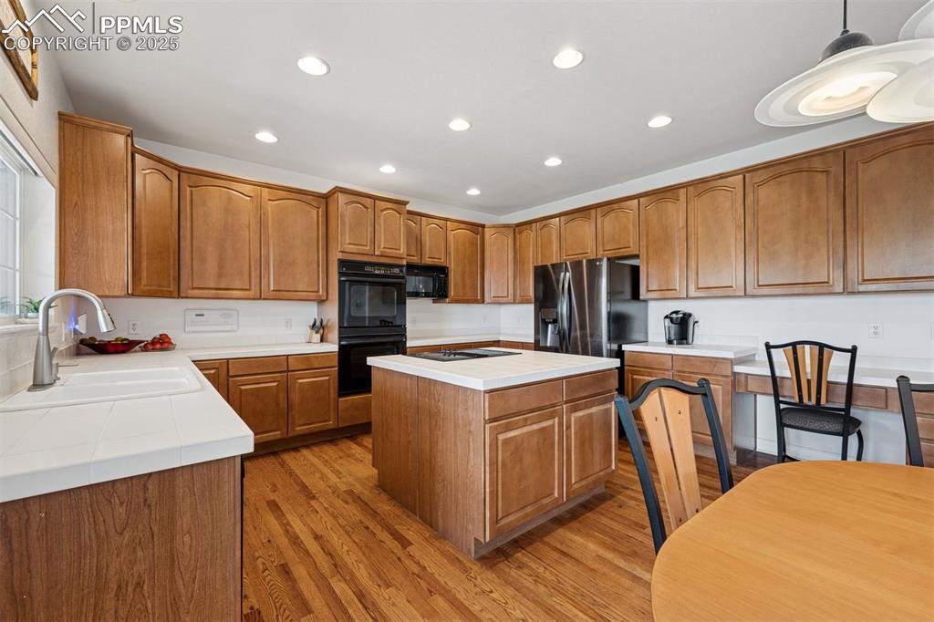 Image 10 of 45: Kitchen