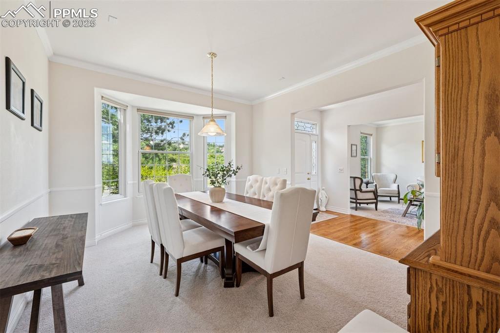 Image 12 of 45: Dining Area