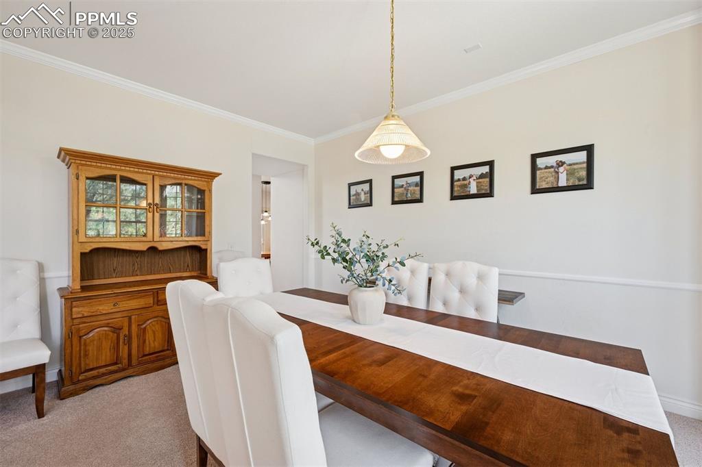Image 13 of 45: Dining Area