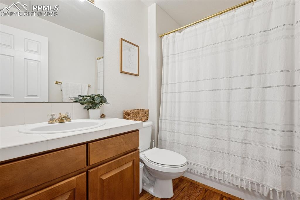 Image 17 of 45: Bathroom
